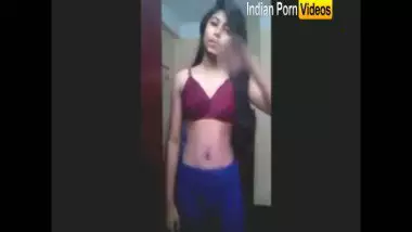 Indian porn tube Mumbai girl selfie strip