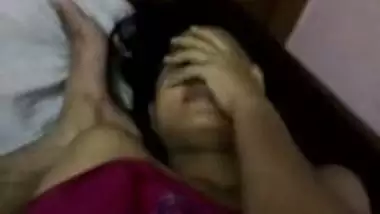 Shy Delhi teen Shamna in free porn tube