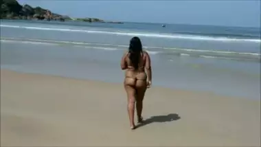 Outdoor ass show of Anitha bhabhi in beach