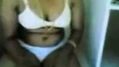 South Indian Bhabi Play Boobs