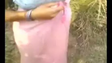 Desi village bhabhi outdoor sex with hubby’s friend