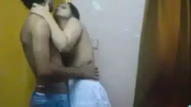 Mumbai latest hidden cam sex mms of desi bhabhi romance with tenant