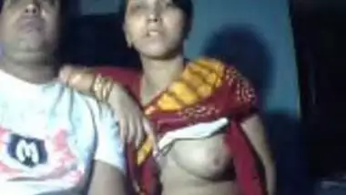 Village bhabhi shows bushy pussy & nice boobs