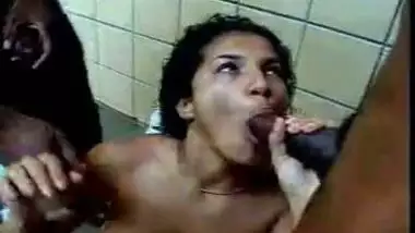 Nri babe enjoys group sex double penetration