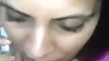 Indian wife talking phoone & sucking dick