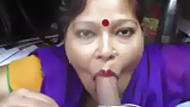 Desi aunty giving blowjob and deepthroat drank cum