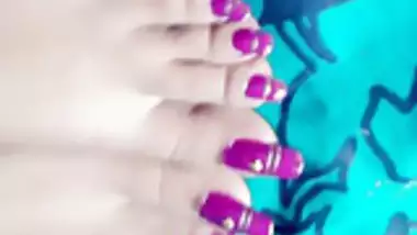 Indian long toenails