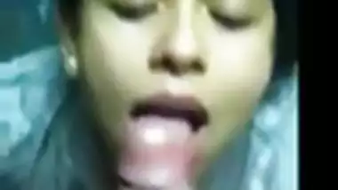 desi girl sucking uncut h cock taking facial