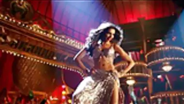 Deepika Padukone Sexiest Dance Moves