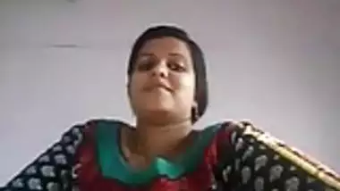 Indian Woman Shows Tits