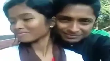 Desi outdoor porn mms of Mallu couple