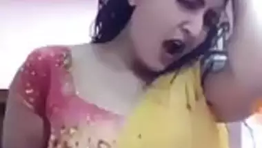 Indian Desi bhabhi seductive dance