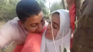 Paki teen couple’s outdoor romance