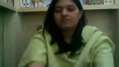 Indian medicine shop bhabhi masturbation on cam