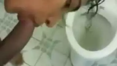 gorgeous sri lankan wife gives blowjob in washroom