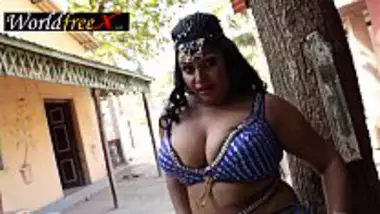 Hot Bhojpuri aunty dancing showing off her big boobs