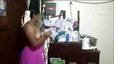 Tamil Mom dress change captured his neighbours son