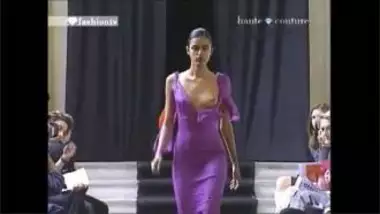 Indian Model Showing Boobs In Fashion Show