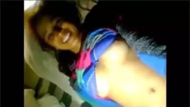 Sexy Bengali Bhabhi Posing While Making MMS