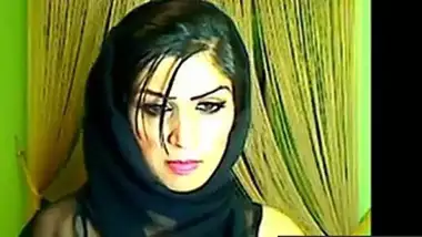 Pakistani Babe On Live Cam Masturbating