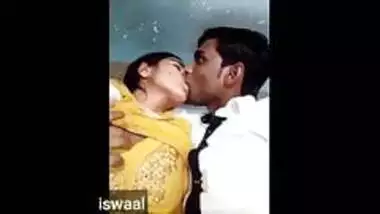 Indian big boobs bhabi romance in car