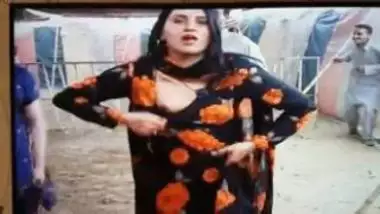 Sexy Pakistani Shemale Showing Boobs During Mujra