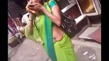 Aunty navel expose in public