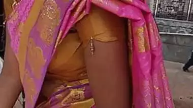 Tamil hot young girl side boobs in saree at temple HD