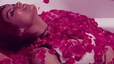 Indian Bollywood actress anveshi jain sexy bathing hot video