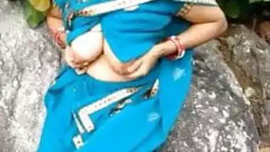 Desi aunty ENjoyed outdoor