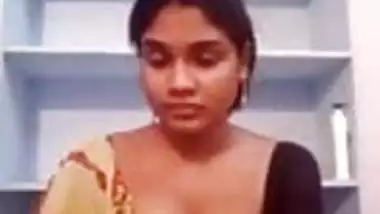 Wide Bhabhi Chuche Dhikhate Huwe