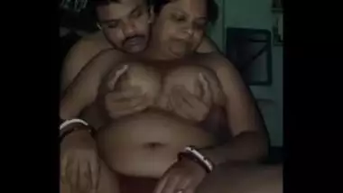 Pressing Big Chubby Boobs Of Bengali Aunty