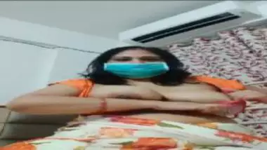 Indian bhabhi showing boobs during lockdown