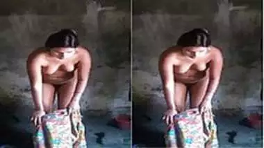 Today Exclusive - Sexy Desi Bhabhi Captured Bathing…