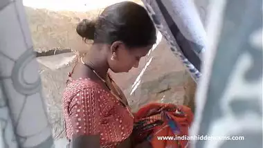 Stunning Indian Beauty Nude Outdoor Shower - IndianHiddenCams.com