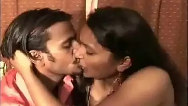 Reshma Bhabhi With Her Desi Lover Raj