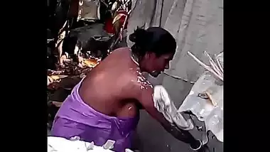 Desi big maid nude bath