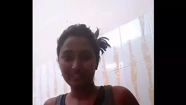 Swathi Naidu Hot Telugu Babe Taking Shower - DesiPapa.com