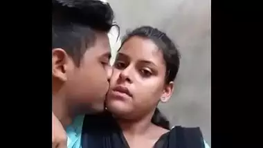 Desi college lovers hot kiss