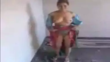 Sexy maid removing saree and showing nude body