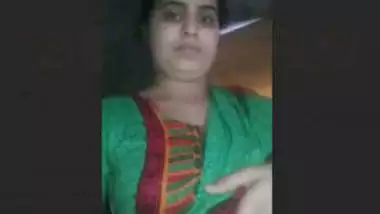 Desi hot bhabhi showing vdo