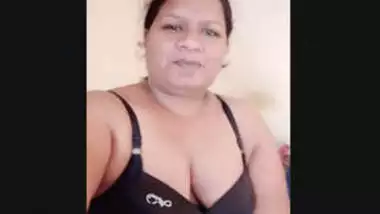 Punjabi Bhabi Showing One More Clip