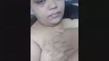 Chubby Indian Bhabhi Sucking Boobs