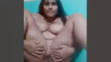 Desi Bhabhi Showing Her boobs and Pussy