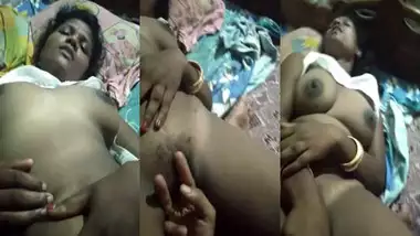 Painful Desi pussy fingering MMS video