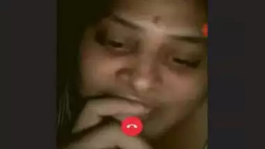 Cheating Telugu Bhabhi Showing Boobs to Lover New CLip