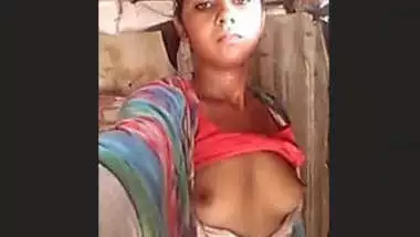 Cute Desi Girl Showing Boobs