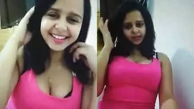 sexy banglore babe manju kumari showing her erotic milky cleavage