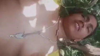 Mature bhabhi fucking in jungle with lover