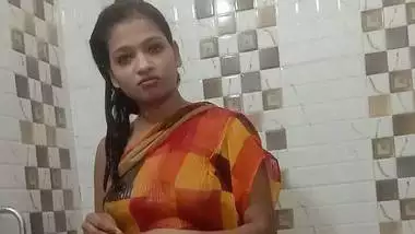 Sarika bathing video (Sarika Vikki)